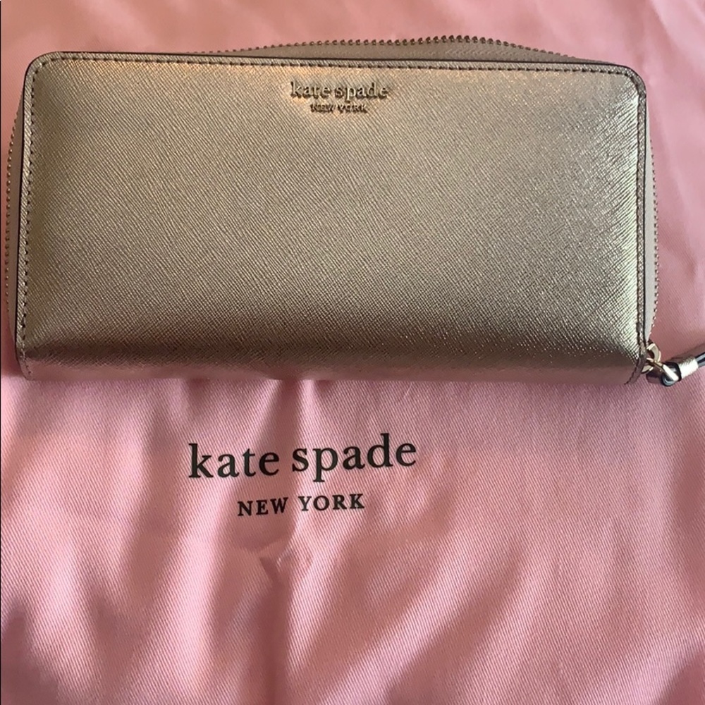 Kate Spade Wallet! Looks brand new.